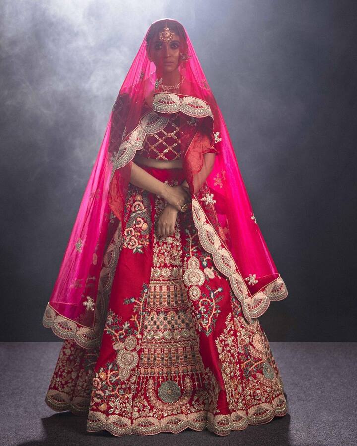 याच फोटो सोबत रिंकूने तिचा ब्रायडल रस्टिक लूक शेअर केलाय, ज्यात रिंकू फारच सुंदर दिसतीये  (photo credit: rinku rajguru:instagram)
