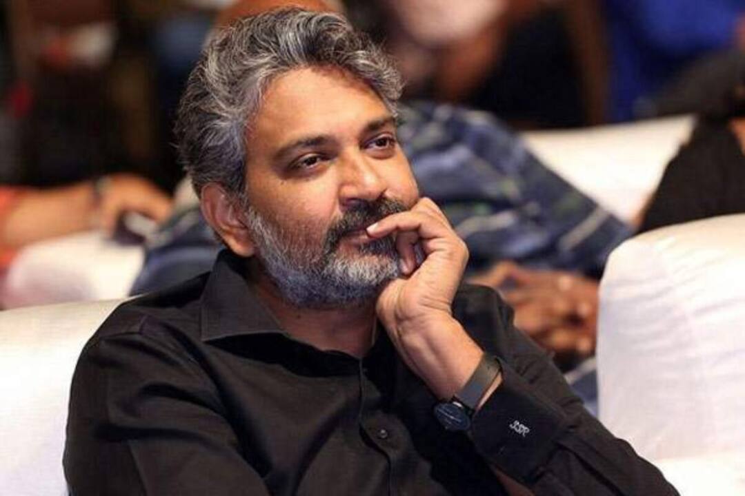 SS Rajamouli Reveals RRR Movie Dialogue RRR: 'ఆర్ఆర్ఆర్' డైలాగ్ లీక్ చేసిన రాజమౌళి.. థియేటర్ లో ఫ్యాన్స్ రచ్చ గ్యారంటీ.. 