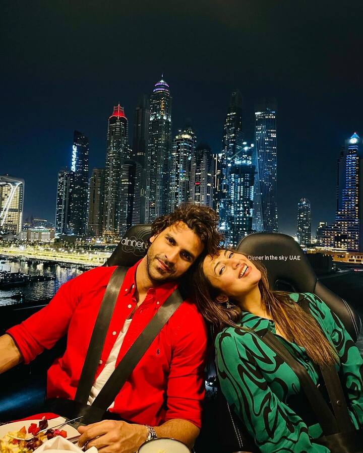 दिव्यांका और विवेक दोनों ही घूमने के काफी शौकीन हैं और वो अपनी वेकेशन पिक्स और वीडियो भी फैंस के साथ शेयर करते रहते हैं.