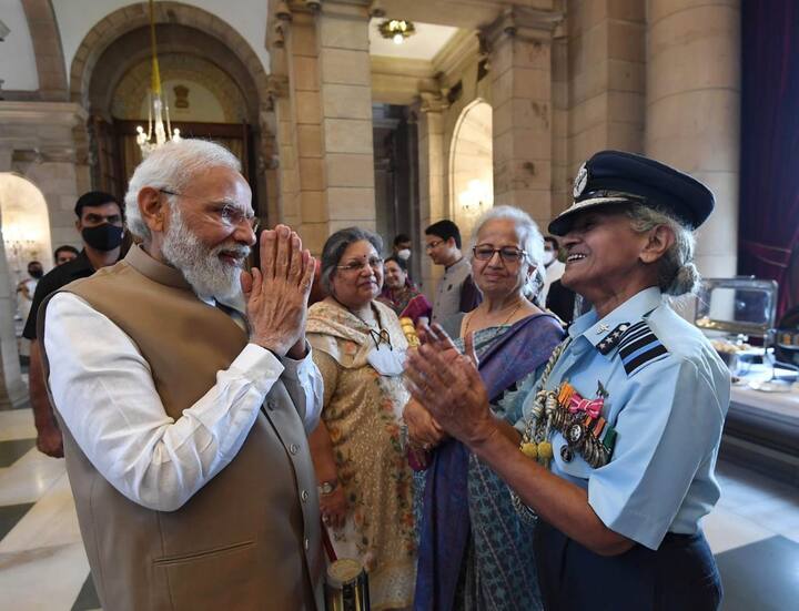 हा पुरस्कार स्वीकारण्यासाठी 8 नोव्हेंबरला दिल्लीत होणाऱ्या सोहळ्याला सेलिब्रिटींनी हजेरी लावली होती.