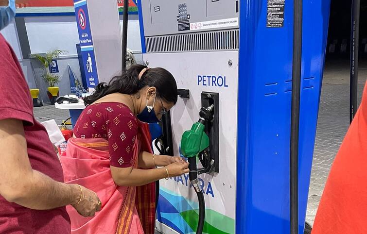 Mukesh Patel, MLA of Olpad and Minister of State for Agriculture, Energy and Petrochemicals caught stealing petrol pump giving less petrol-diesel? ગુજરાતના ક્યા મંત્રીએ ઓછું પેટ્રોલ-ડીઝલ આપતા પેટ્રોલ પંપની પકડી ચોરી  ? ચોરી પકડવા માટે શું કર્યું  ?