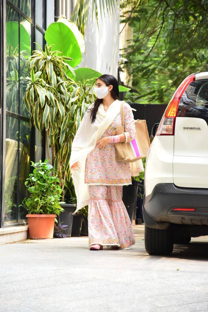 वहीं वर्कफ्रंट की बात करें तो सारा अली खान जल्द ही अपने अपकमिंग प्रोजेक्ट में विक्की कौशल के साथ नजर आने वाली हैं. यही वजह है कि सारा के अलावा विक्की कौशल भी मैडॉक के ऑफिस के बाहर दिखे