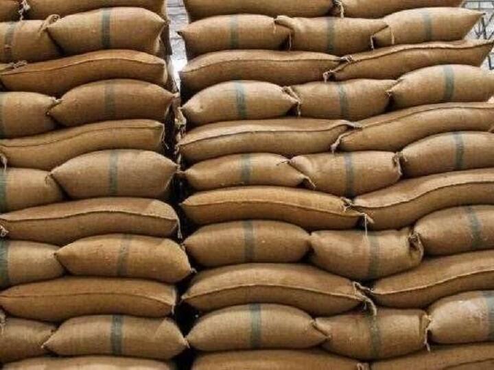 झारखंड के सरकारी स्कूलों के शिक्षक बोरियां बेचने को हुए मजबूर, जानें क्या है पूरा मामला