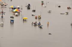 প্রবল বৃষ্টি চেন্নাইয়ে, বিপর্যস্ত জনজীবন, আগামী ২৪ ঘণ্টাও লাল সতর্কতা