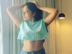 nandita swethaa pics: குமுதாவின் தாறுமாறான கிளாமர் போஸ்கள்...!