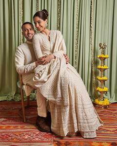 सोनम कपूर ने पति आनंद की गोद में बैठकर मनाई दिवाली, खूब वायरल हो रही हैं लंदन वाली रोमांटिक दिलावी की तस्वीरें