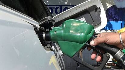 petrol and diesel price status chennai on 9th november 2021 Petrol Diesel Price: தேதிதான் மாற்றம்.. விலையில் மாற்றமில்லை.. இன்றைய பெட்ரோல், டீசல் நிலவரம்!