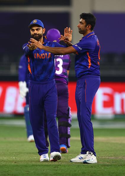 ਹੋਬਾਰਟ (2012) ਵਿੱਚ ਸ਼੍ਰੀਲੰਕਾ ਦੇ ਖਿਲਾਫ ਨਾਬਾਦ 133 - 2012 ਵਿੱਚ ਆਸਟ੍ਰੇਲੀਆ ਵਿੱਚ ਸੀਬੀ ਟ੍ਰਾਈ ਸੀਰੀਜ਼ ਦੇ ਦੌਰਾਨ ਸ਼੍ਰੀਲੰਕਾ ਦੇ ਖਿਲਾਫ ਖੇਡੀ ਗਈ ਇਹ ਪਾਰੀ ਵਿਰਾਟ ਦੀ ਸਭ ਤੋਂ ਵਧੀਆ ਪਾਰੀ ਵਿੱਚੋਂ ਇੱਕ ਹੈ। ਸ਼੍ਰੀਲੰਕਾ ਖਿਲਾਫ ਖੇਡੇ ਗਏ ਇਸ ਮੈਚ 'ਚ ਕੋਹਲੀ ਨੇ 86 ਗੇਂਦਾਂ 'ਤੇ ਅਜੇਤੂ 133 ਦੌੜਾਂ ਦੀ ਪਾਰੀ ਖੇਡੀ। ਇਸ ਪਾਰੀ ਦੀ ਮਦਦ ਨਾਲ ਭਾਰਤ ਨੇ 37 ਓਵਰਾਂ ਵਿੱਚ 321 ਦੌੜਾਂ ਬਣਾਈਆਂ ਸਨ। ਇਸ ਮੈਚ 'ਚ ਕੋਹਲੀ ਨੇ ਜਿਸ ਤਰ੍ਹਾਂ ਲਸਿਥ ਮਲਿੰਗਾ ਦੀਆਂ ਗੇਂਦਾਂ 'ਤੇ ਬਾਜ਼ੀ ਮਾਰੀ ਸੀ, ਉਹ ਕਾਫੀ ਸਮੇਂ ਤੱਕ ਚਰਚਾ ਦਾ ਵਿਸ਼ਾ ਬਣਿਆ ਰਿਹਾ। ਕੋਹਲੀ ਨੇ ਮਲਿੰਗਾ ਦੇ ਇੱਕ ਓਵਰ ਵਿੱਚ 24 ਦੌੜਾਂ ਬਣਾਈਆਂ ਸਨ।