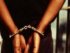 Jammu & Kashmir: जम्मू पुलिस की बड़ी कार्रवाई, लश्कर-ए-तैयबा के एक आतंकवादी समेत तीन सहयोगियों को किया गिरफ्तार