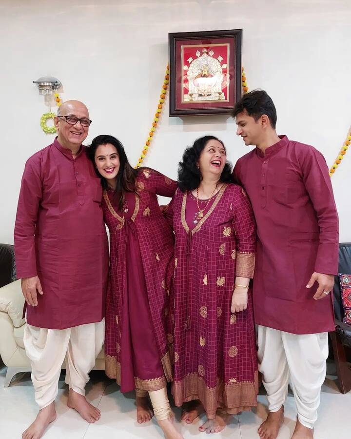 'बिग बॉस मराठी' फेम अभिनेत्री सई लोकूर आपल्या क्लासी आणि हटके अंदाजामुळे नेहमीच सोशल मीडियावर चर्चेत असते. (Photo Credit : @sai.lokur/Instagram)