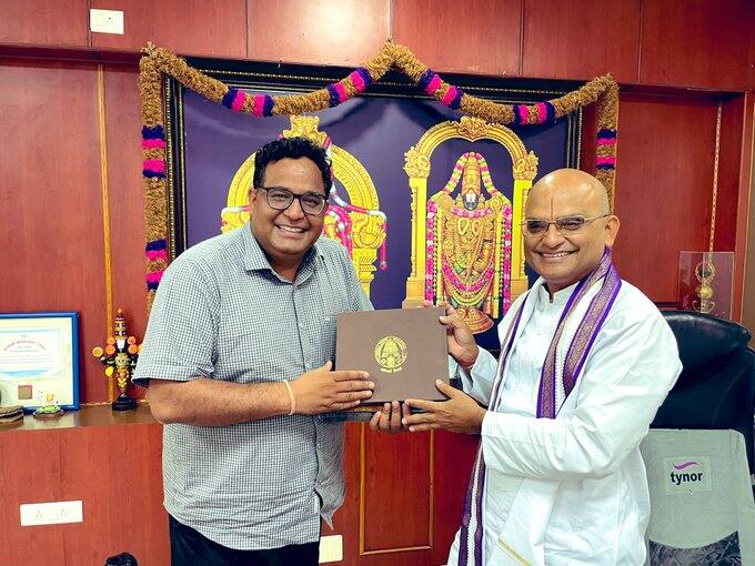 Paytm Founder Vijay Shekhar Sharma seeks blessing at Tirupati Mandir for paytm IPO Success Paytm IPO: तिरुपति मंदिर पहुंचकर IPO की सफलता के लिये Paytm के फाउंडर विजय शेखर शर्मा ने लिया आर्शीवाद