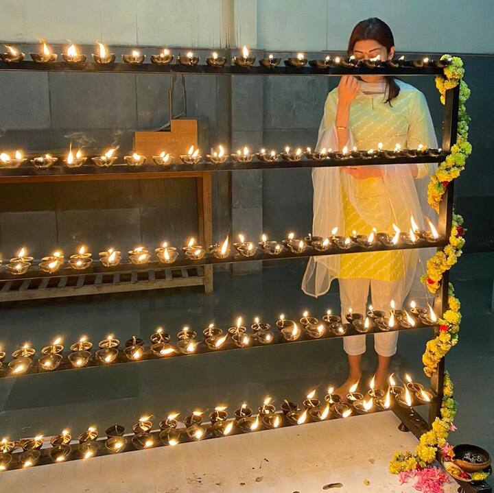 దీపావళి సందర్భంగా దీపాలను వెలిగింది ఆ ఫోటోలను ఇన్ స్టాలో షేర్ చేసింది. (Image credit: Instagram)
