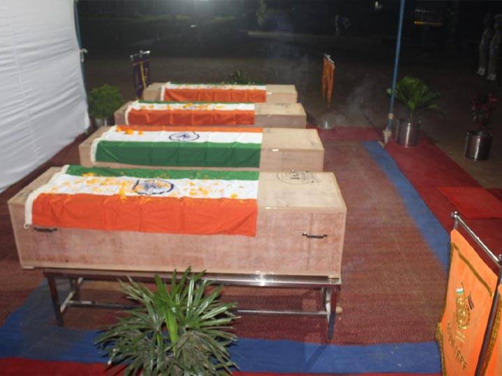 Chhattisgarh News Tributes paid to four soldiers who were martyred in the Firing in CRPF camp ANN Sukma Firing: साथी जवान की फायरिंग में शहीद हुए चार जवानों को दी गई श्रद्धांजलि, कई अधिकारी रहे मौजूद