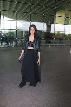 ब्लैक आउटफिट में Shurti Haasan के इस Glamorous एयरपोर्ट लुक ने मचाया तहलका, देखें तस्वीरें
