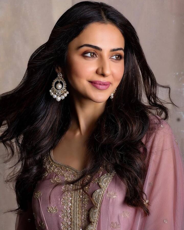 రకుల్ లేటెస్ట్ ఫోటోలు (Photo Courtesy: Instagram)