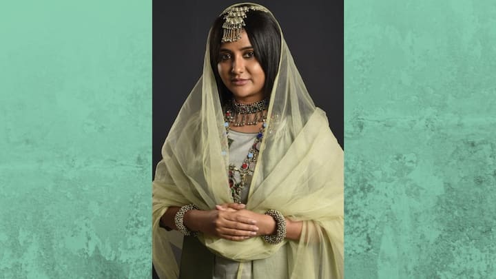 বনবিবির যাত্রাপালায় বেশ কিছু গান ব্যবহার করা হত। ছবির মিউজিকেও তাই থাকছে চমক। 'বনবিবি'-র সুরের দায়িত্বে রয়েছেন সৌম্যদীপ শিকদার। তিনি নিজেও এই ছবিতে গান গাইবেন। এছাড়াও সোমলতা আচার্য চৌধুরী, সাহানা বাজপেয়ীর মতো শিল্পীদেরও গান থাকবে ছবিতে।