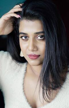 Shilpa Manjunath pics: ஸ்டைலான சிட்டிங்கில் இதய ராணியின் லேட்டஸ்ட் கிளிக்ஸ்..!