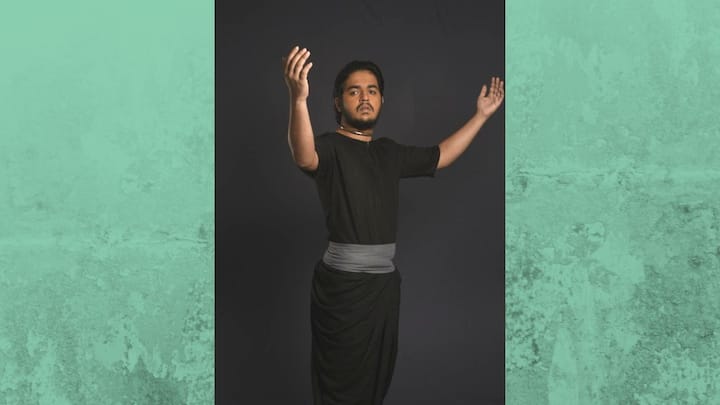 সাধারণ মানুষের বিশ্বাস, এই দেবীকে পুজো করে তুষ্ট রাখতে পারলে তিনি জেলে ও মৌয়ালদের সুরক্ষিত রাখেন। হিন্দু ও মুসলিম, দুই ধর্মের মানুষের কাছেই পুজিত হন বনবিবি। সেই প্রচলিত লোককথাকেই সিনেমার পর্দায় তুলে আনছেন পরিচালক রাজদীপ ঘোষ।