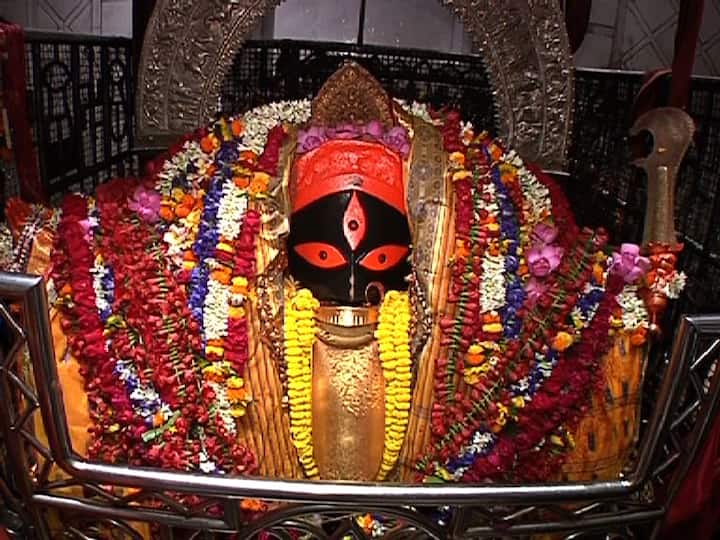 উত্তরে দক্ষিণেশ্বর.. আর দক্ষিণে বহুলা বা বেহালা। মাঝে ধনুকের মতো বাঁকা অংশ কলকাতা।