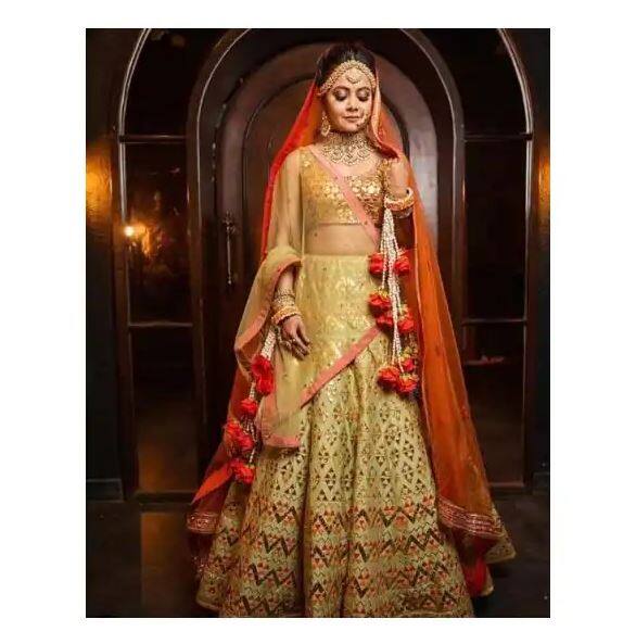 देवोलिना भट्टाचार्जी: बिग बॉस 13 में नज़र आ चुकीं देवोलिना ने भी हाल ही में एक इंटरव्यू में संकेत दिया है कि उनकी ज़िंदगी में किसी खास शख्स की एंट्री हो चुकी है और वह 2022 में शादी करने पर विचार कर रही हैं.