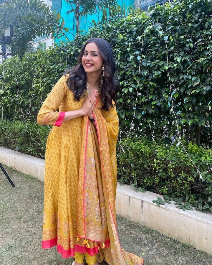 రకుల్ లేటెస్ట్ ఫోటోలు (Photo Courtesy: Instagram)