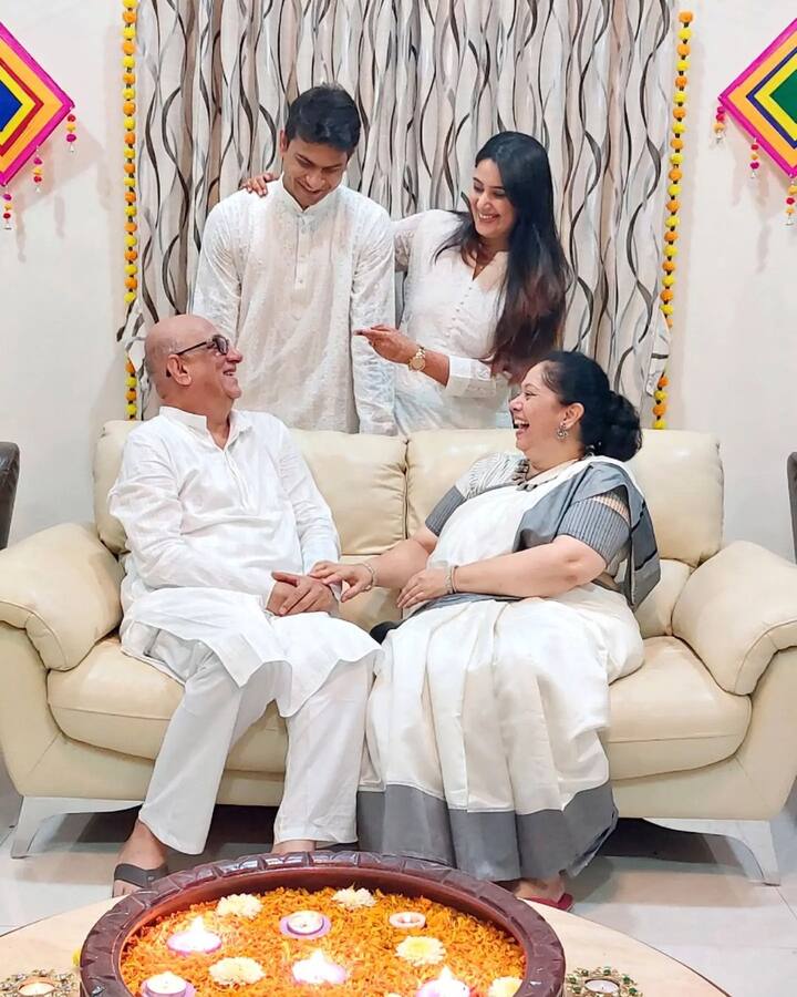 सईच्या या फोटोंना चाहत्यांची खास पसंती मिळतिये (Photo Credit : @sai.lokur/Instagram)