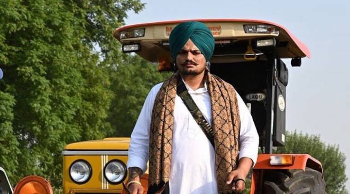 ਚੰਡੀਗੜ੍ਹ: ਪੰਜਾਬੀ ਮਿਊਜ਼ਿਕ ਇੰਡਸਟਰੀ ਦੇ ਸੁਪਰਸਟਾਰ ਤੇ ਧਾਕੜ ਗਾਇਕ ਸਿੱਧੂ ਮੂਸੇਵਾਲਾ ਇੱਕ ਵਾਰ ਫਿਰ ਵੱਡਾ ਧਮਾਕਾ ਕਰਨ ਜਾ ਰਹੇ ਹਨ। ਉਹ ਆਪਣੇ ਫੈਨਸ ਲਈ ਬਹੁਤ ਹੀ ਦਿਲਚਸਪ ਤੇ ਧਮਾਕੇਦਾਰ ਗੀਤ ਲਿਆਉਣ ਲਈ ਤਿਆਰ ਹਨ।