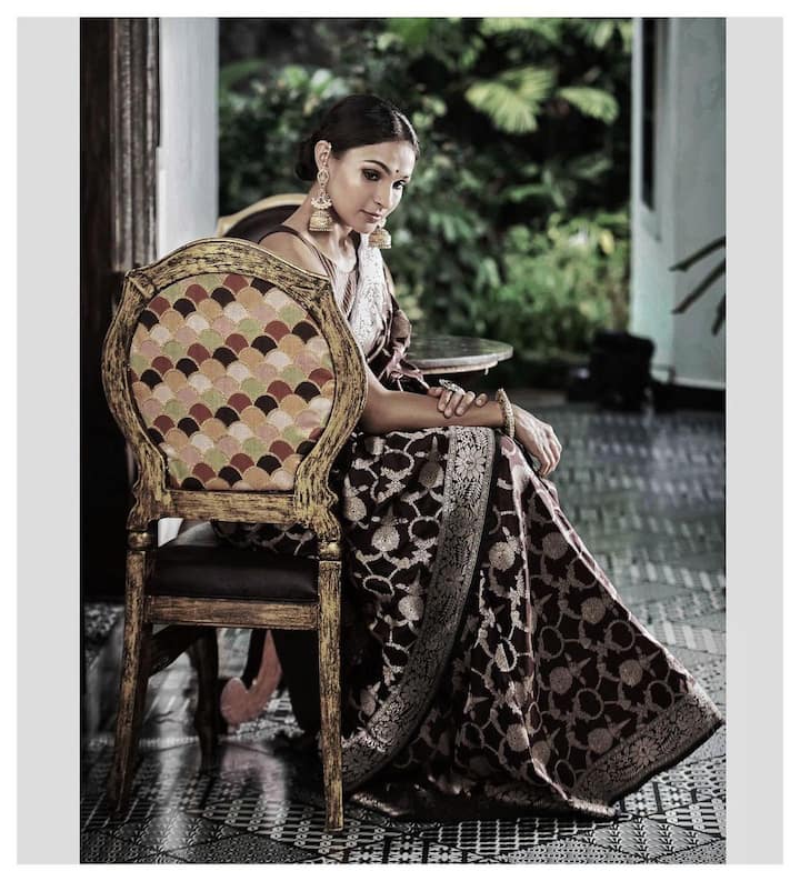 కోలీవుడ్, టాలీవుడ్‌లో ఆండ్రియాకు మంచి క్రేజ్ ఉంది. అయితే సినిమాలతో కన్నా వివాదాలతోనే ఎక్కువ ఫేమస్ అయింది ఆండ్రియా.  మ్యూజిక్ డైరెక్టర్ అనిరుధ్ రవిచంద్రన్‌తో పర్సనల్ పిక్స్ లీకవ్వడం, సుచి లీక్స్‌తో రచ్చ రచ్చ జరిగింది. ''విశ్వరూపం'' సినిమా సమయంలోనూ కమల్ హాసన్, ఆండ్రియా రొమాన్స్ గురించి విపరీతంగా హాట్ టాపిక్ అయింది.