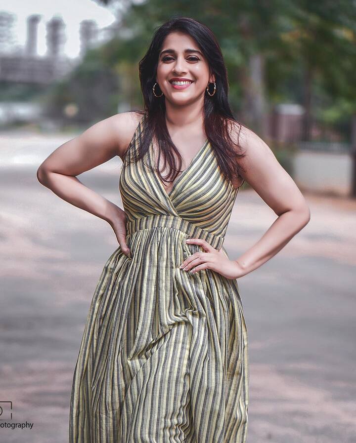 2002ம் ஆண்டு முதல் திரைப்படங்களில் நடித்து வரும் இவர் தெலுங்கில் ஏராளமான தொடர்களை தொகுத்து வழங்கியும் உள்ளார்.