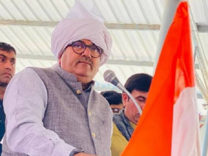 Haryana News, Abhay Chautala lashes out at Dushyant Chautala, again ready to resign from Ellenabad Haryana News: अभय चौटाला ने 'गीदड़' से की दुष्यंत चौटाला की तुलना, इस्तीफा देने की बात दोहराई