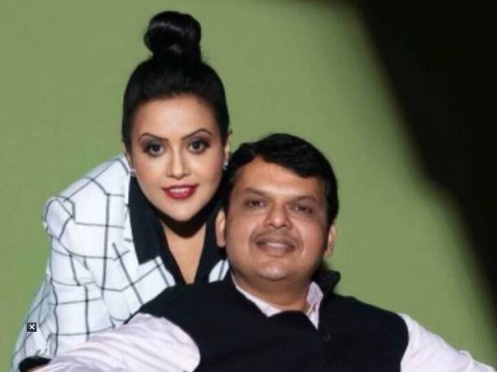 Amrita Fadnavis furious at Nawab Malik said wants to save his black money Nawab Malik पर भड़कीं देवेंद्र फडणवीस की पत्नी अमृता, बोलीं- बचाना चाहते हैं अपनी काली कमाई
