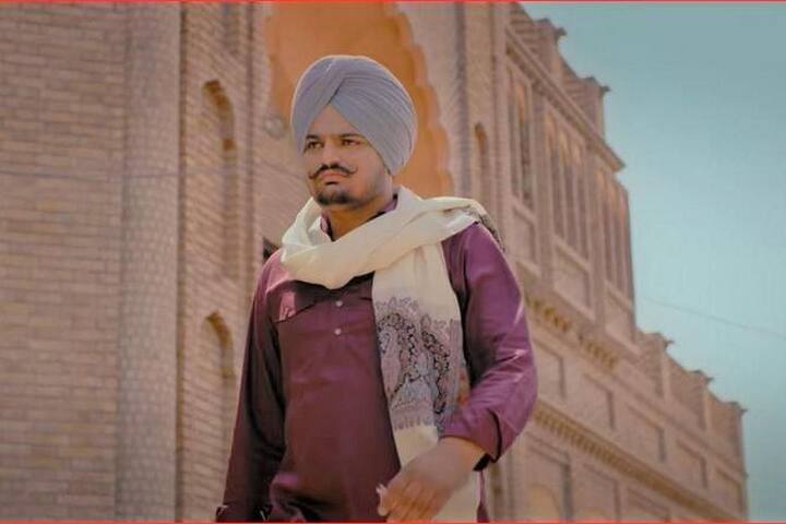 ਕਿਆਸ ਲਗਾਏ ਜਾ ਰਹੇ ਹਨ ਕਿ ਇਹ ਗੀਤ 'ਦੇਖੀ ਚੱਲ' ਹੋਵੇਗਾ। ਉਨ੍ਹਾਂ ਨੇ ਹਾਲ ਹੀ 'ਚ ਆਪਣੀ Snapchat ਸਟੋਰੀ ਰਾਹੀਂ ਆਡੀਓ ਦੀ ਇਕ ਛੋਟੀ ਝਲਕ ਸ਼ੇਅਰ ਕੀਤੀ ਹੈ ਪਰ ਫਿਲਹਾਲ ਅਸੀਂ ਸਾਰੇ ਮਿਲ ਕੇ ਉਨ੍ਹਾਂ ਦੇ ਗੀਤ ਦੀ ਉਡੀਕ ਕਰ ਰਹੇ ਹਾਂ। ਕੋਈ ਫਰਕ ਨਹੀਂ ਪੈਂਦਾ ਕਿ ਗੀਤ ਕਿਸ ਬਾਰੇ ਹੋਵੇਗਾ, ਅਸੀਂ ਜਾਣਦੇ ਹਾਂ ਕਿ ਬਲਾਕਬਸਟਰ ਹੋਣ ਜਾ ਰਿਹਾ ਹੈ, ਪਰ ਉਦੋਂ ਤਕ ਅਸੀਂ ਸਿਰਫ਼ ਅੰਦਾਜ਼ਾ ਹੀ ਲਗਾ ਸਕਦੇ ਹਾਂ।