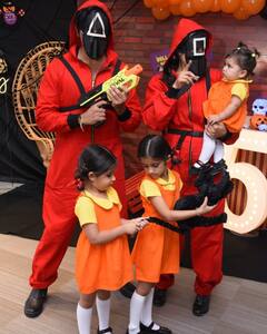 Brithday Celebrations: Squid Game की थीम पर Karanvir Bohra और Teejay Sidhu ने किया बेटियों का बर्थडे सेलिब्रेट, देखिए तस्वीरें