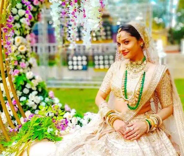 अंकिता लोखंडे: टीवी शो पवित्र रिश्ता से फेमस हुईं अंकिता लोखंडे भी जल्द ही अपना घर बसाने की खबरों के चलते सुर्खियों में हैं. कहा जा रहा है कि अंकिता  12,13,14 दिसंबर को ब्वॉयफ्रेंड विक्की जैन से शादी कर लेंगी हालांकि एक्ट्रेस ने अब तक इन ख़बरों पर कोई ऑफिशियल कंफर्मेशन नहीं दिया है.