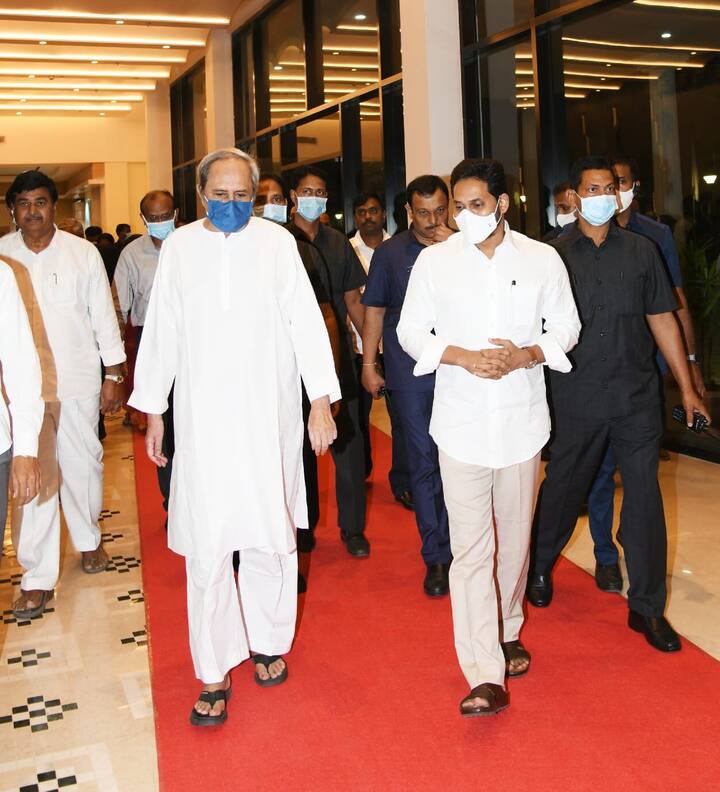 ఒడిశా సీఎం నవీన్ పట్నాయక్ తో సమావేశం అయ్యారు.