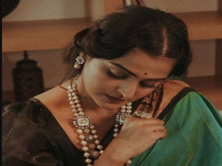 ஒரு ஆணின் எல்லா திமிரும் கர்வமும் கடந்து போனவளின்; காலடி நிழலில் விழுந்து தொழுதுகொண்டிருக்கும்;