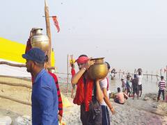 Chhath Puja Kharna: अलग-अलग तस्वीरों में देखें छठ की छटा, खरना के दिन पटना के भद्र घाट, कंगन घाट पर उमड़ी भीड़