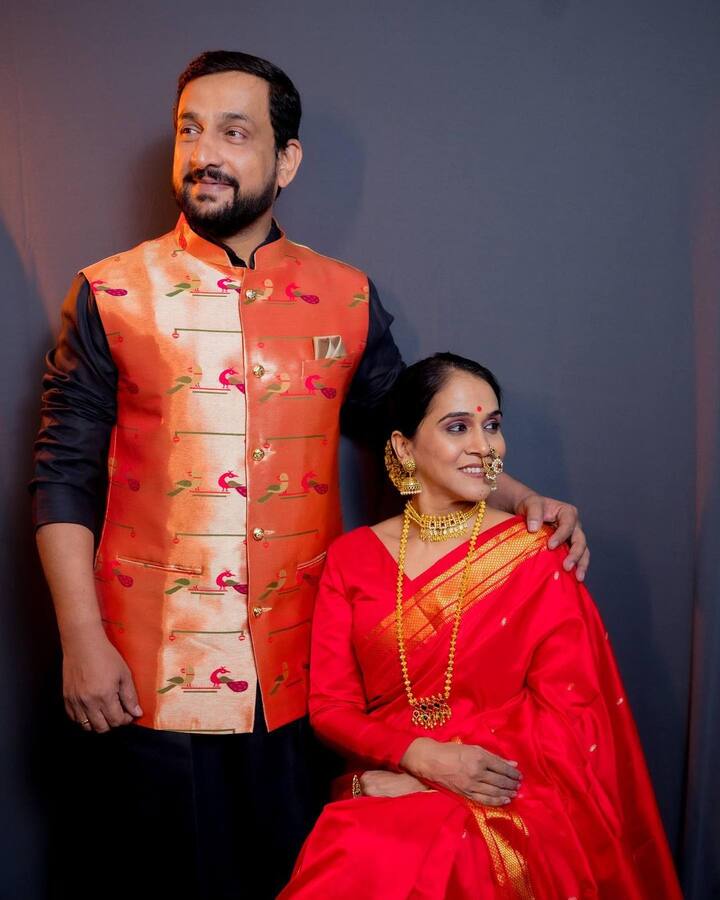 प्रसाद अनेकवेळा त्याच्या इन्स्टाग्राम अकाऊंटवर मंजिरीचे  आणि त्याचे फोटो शेअर करत असतो. (photo : @manjiri_oak/ig @oakprasad/ig)