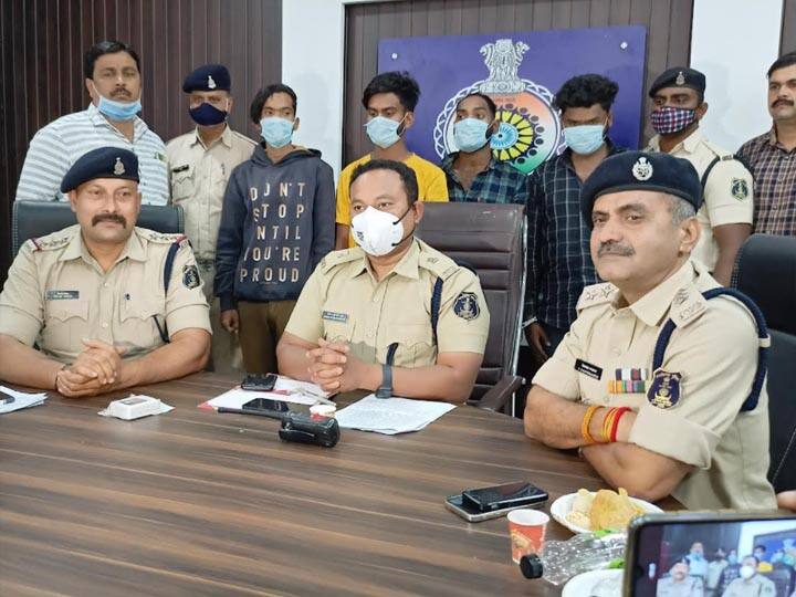 Chhattisgarh Crime News: मजाक में की 14 करोड़ रुपये की चोरी की बात, दोस्तों ने पीट-पीटकर ले ली युवक की जान Chhattisgarh News police arrested four accused in a murder case in Durg Chhattisgarh Crime News: मजाक में की 14 करोड़ रुपये की चोरी की बात, दोस्तों ने पीट-पीटकर ले ली युवक की जान