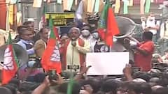 WB Politics: বাংলায় কেন পেট্রোল-ডিজেলে VAT কমাচ্ছে না সরকার? সুর চড়িয়ে পথে BJP | Bangla News