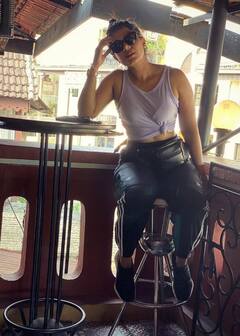 Shilpa Manjunath pics: ஸ்டைலான சிட்டிங்கில் இதய ராணியின் லேட்டஸ்ட் கிளிக்ஸ்..!