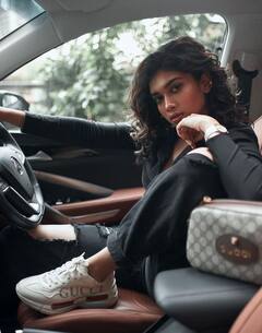 Dushara Vijayan pics: காரில் மாரியம்மா நடத்திய மாஸ் போட்டோஷூட்..!