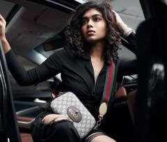 Dushara Vijayan pics: காரில் மாரியம்மா நடத்திய மாஸ் போட்டோஷூட்..!