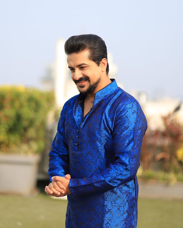 बॉग बॉस मराठी सिजन १ चा स्पर्धक आणि अभिनेता पुष्कर जोग नेहमीच चाहत्यांच्या भेटीसाठी येत असतो.  ( photo : jogpushkar/ig)