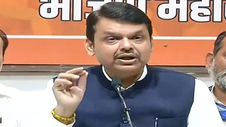 OBC Reservation Update BJP Leader Devendra Fadnavis reaction on Supreme Court directions on OBC Reservation OBC Reservation : आरक्षणाशिवाय यापुढील निवडणुका झाल्या तर रस्त्यावर उतरू, देवेंद्र फडणवीस यांचा राज्य सरकारला इशारा