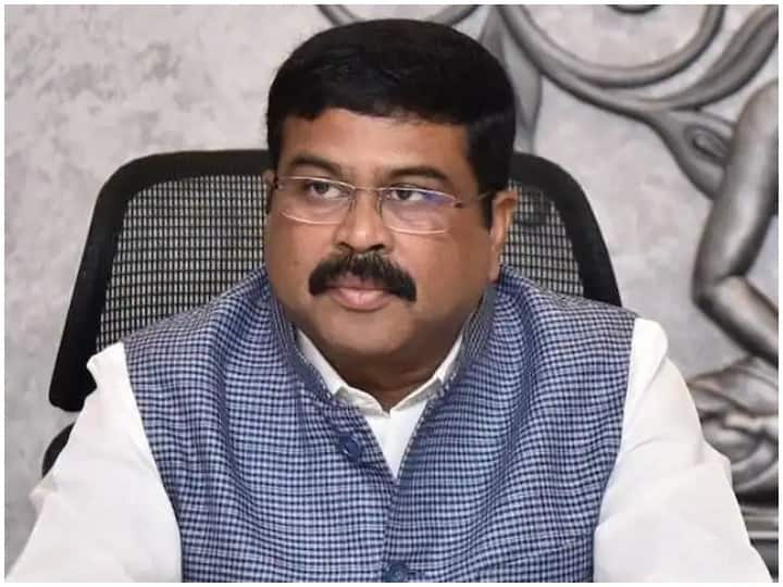 – Education Minister Dharmendra Pradhan said that mandatory PhD degree for assistant professor post is not good Allahabad University Convocation:  एजुकेशन मिनिस्टर धर्मेंद्र प्रधान बोले- Assistant Professor पद के लिए PhD की अनिवार्यता ठीक नहीं