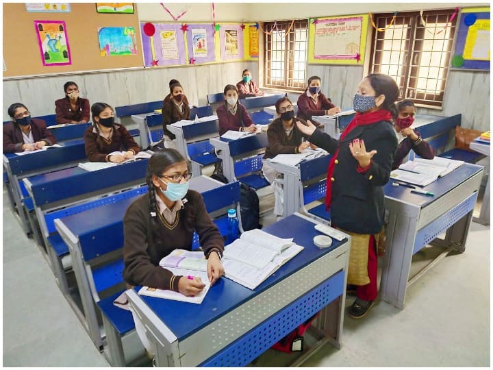 Western UP School Timings Changed Due To Cold weather new time table School Timings Changed: पश्चिमी यूपी में बढ़ी ठंड से बदला स्कूल खुलने का समय, यहां जानिए नया टाइम-टेबल