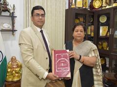 Chhattisgarh: झीरम घाटी जांच रिपोर्ट से मचा सियासी बवाल, जांच आयोग ने राज्यपाल को सौंपे दस्तावेज