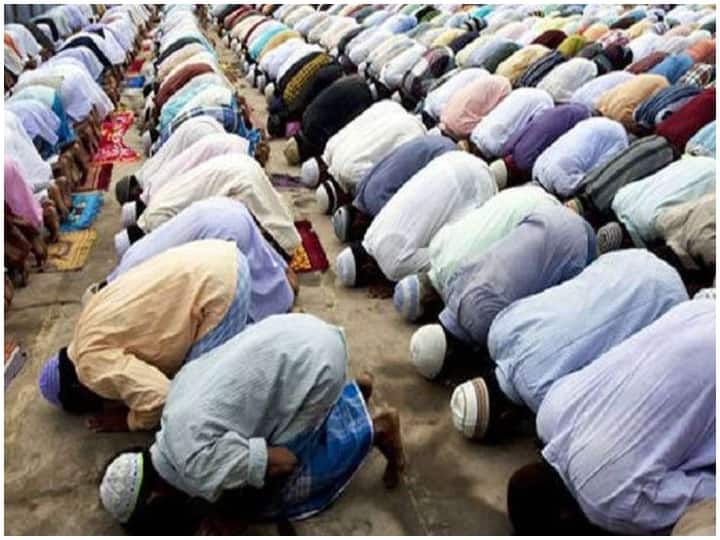 Amid Namaz Row In Gurugram, Sadar Bazar Gurudwara, Others Offer Space To Muslims For Friday Prayers Amid Namaz Row In Gurugram, Sadar Bazar Gurudwara, Others Offer Space To Muslims For Friday Prayers