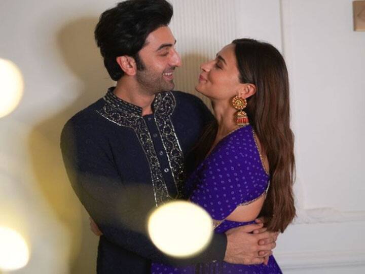 Entertainment News Ranbir Kapoor And Alia Bhatt Total Net Worth Ranbir Kapoor और Alia Bhatt की Net Worth जानकर आप दबा लेंगे दांतों तले उंगलियां, ये कपल एक फिल्म के लिए करता है इतना चार्ज